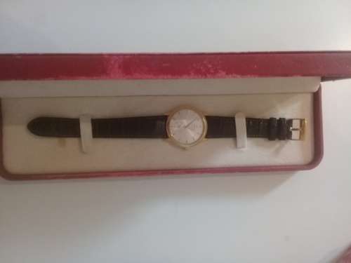 Omega Chronometer 18k Gold with original international warranty and box bought in Geneve 1997